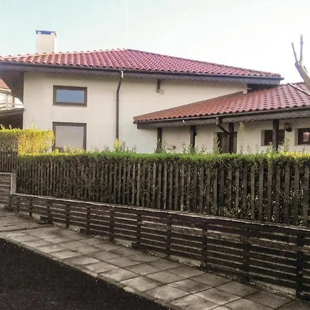 Three-bedroom Holiday In * Łozenec