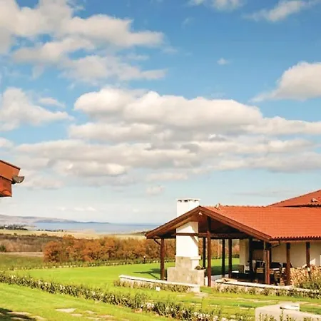 Three-bedroom Holiday In