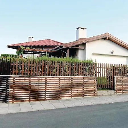 Feriehus Three-bedroom Holiday In Lozenets